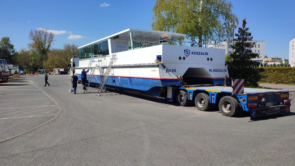 Transport statku "Koszalin"
